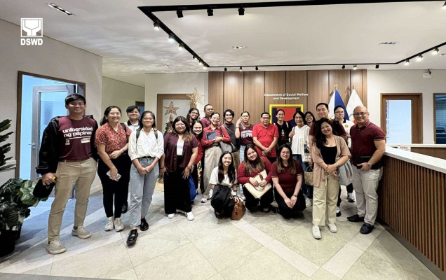 The Public Administration students from different agencies during the tour at the Office of the Secretary office.