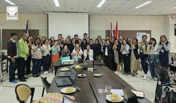 The Batch 1 participants poses the DSWD Logo together with Ms. Pearl Bernardo, resource person, and Usec. Denise FB Bernos-Bragas, MD.