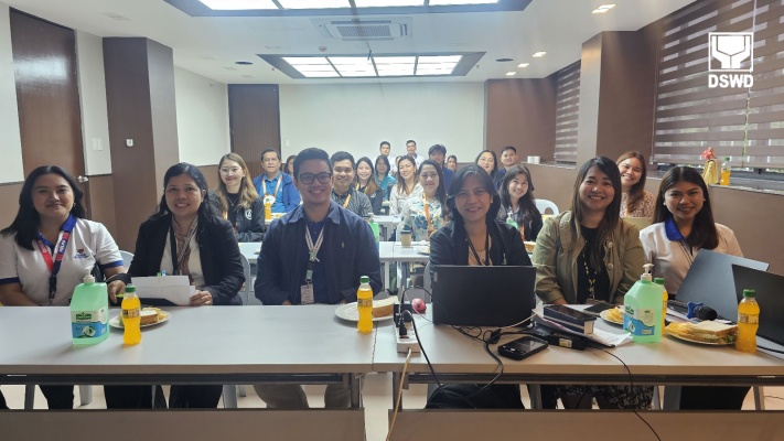 (From Left to Right) Ms. Sophia Gem E. Pangilinan, OIC-Division Chief Ms. Norilix M. Razalan, Bureau Director, Atty. Justin Caesar Anthony D. Batocabe, Ms. Allendale M. De Luna, Ms. Jane A. Baldino and Ms. Monica Solesta together with the attendees and participants from the Department of Labor and Employment Regional Office XI for the benchmarking of the knowledge management mechanisms and practices at the DSWD Academy, Taguig City.